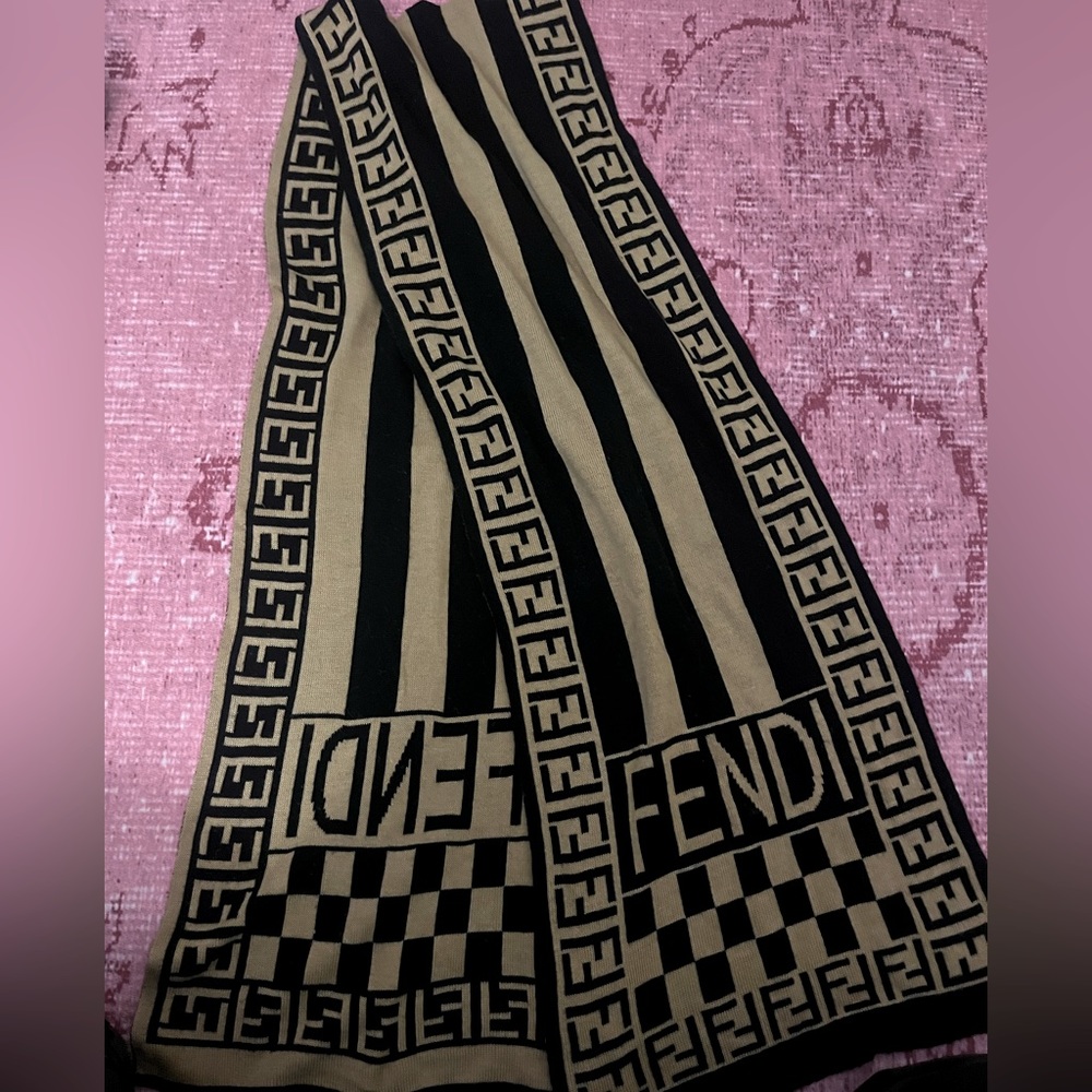 FENDI PERFECT CONDITION SCARF BLACK & TAN